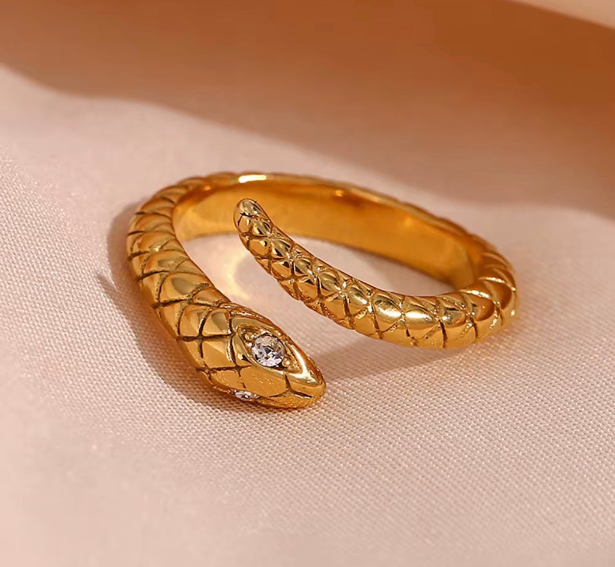 Slyther Ring